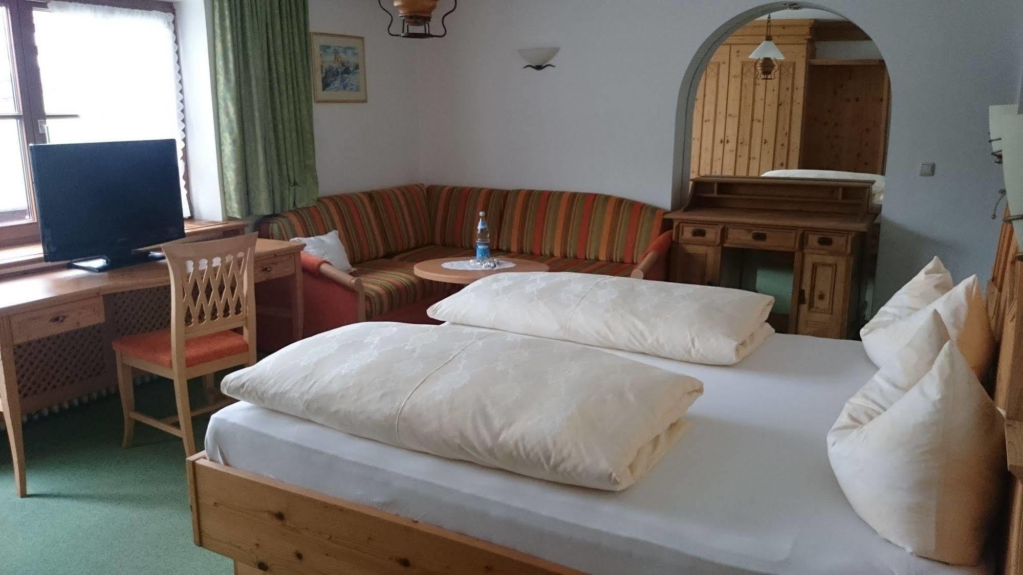Zum Schweizerbartl Motel การ์มิช-พาร์เทนเคียร์เชน ภายนอก รูปภาพ