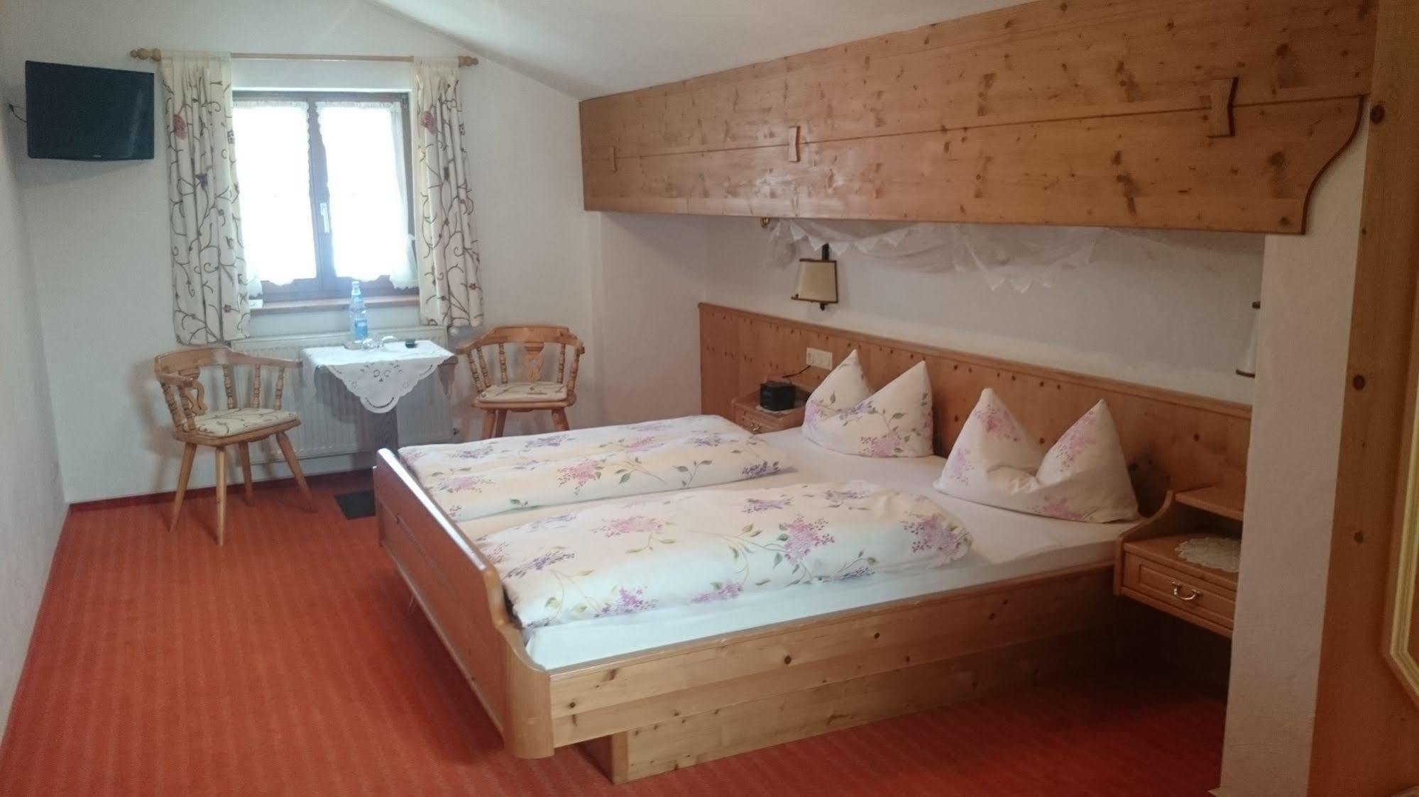 Zum Schweizerbartl Motel การ์มิช-พาร์เทนเคียร์เชน ภายนอก รูปภาพ